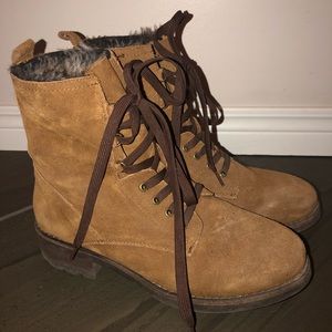 ALDO size 9 US brown lace up boots!